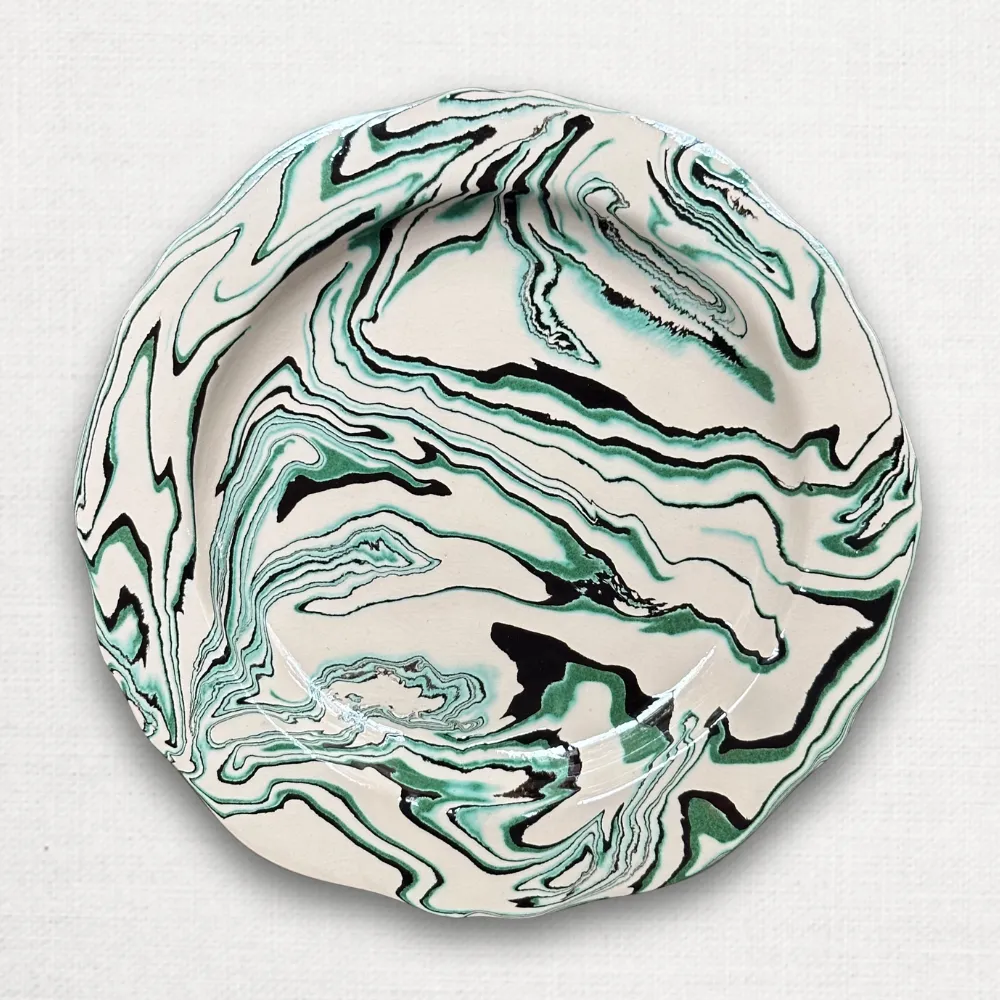 Marbled Scalloped Charger Plate in Glaciar (GL #1103)